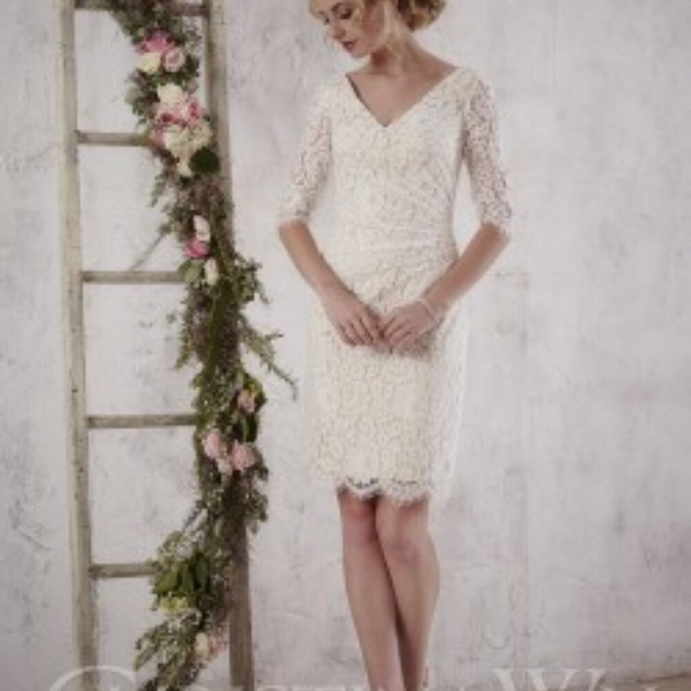 CHRISTINA WU 678 size 8 IVORY